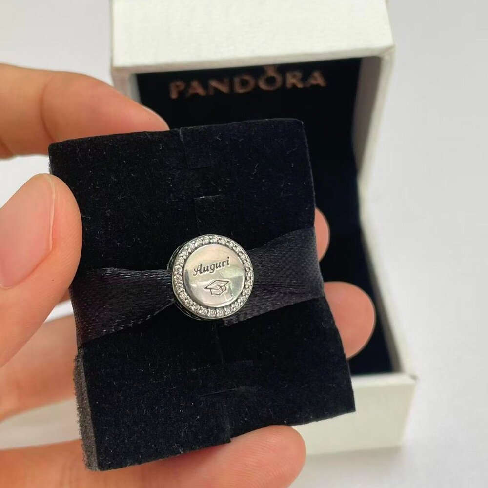 Pandora Auguri Graduation Cap Exclusive Charm